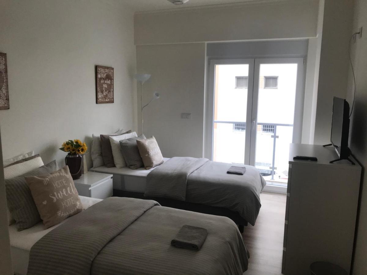 Modern Twin Room With A Balcony モンチジョ エクステリア 写真