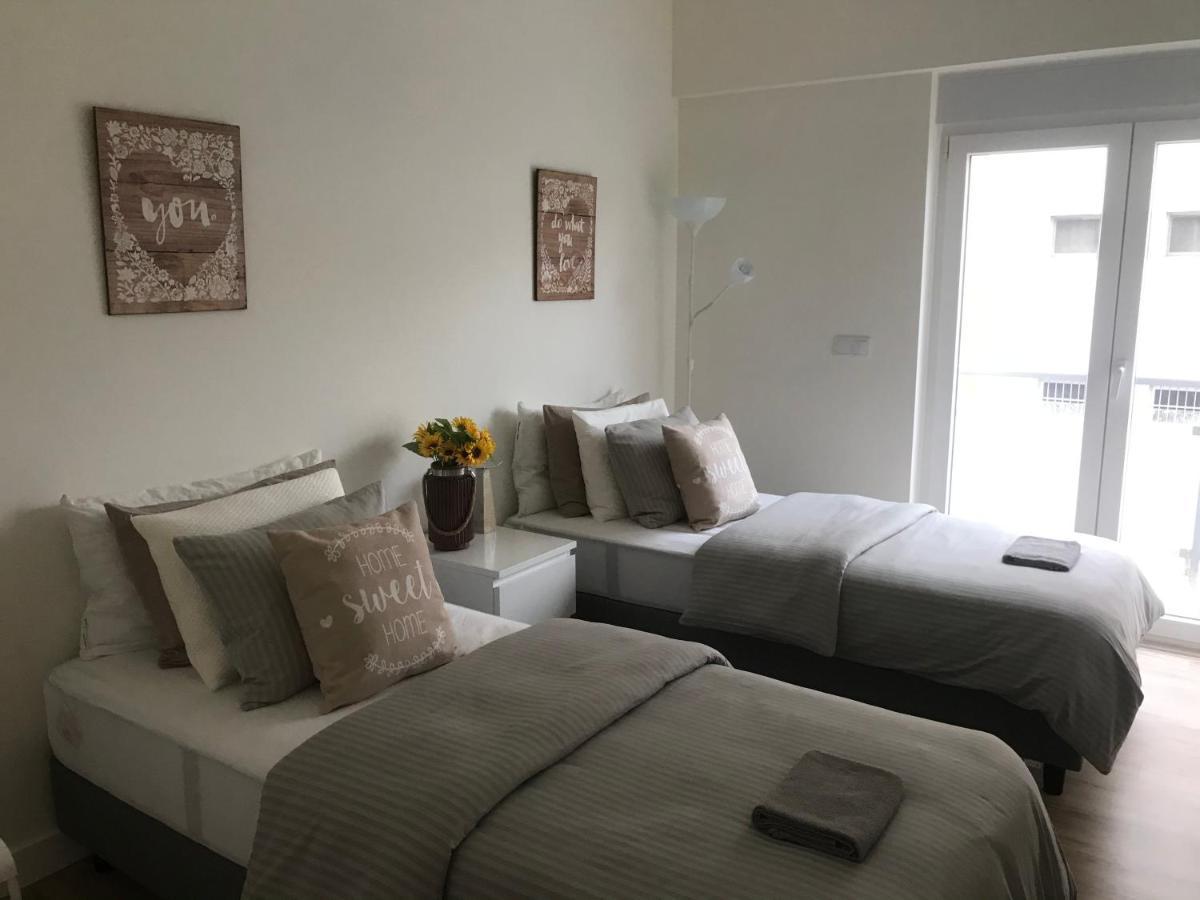 Modern Twin Room With A Balcony モンチジョ エクステリア 写真