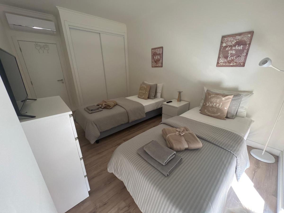 Modern Twin Room With A Balcony モンチジョ エクステリア 写真