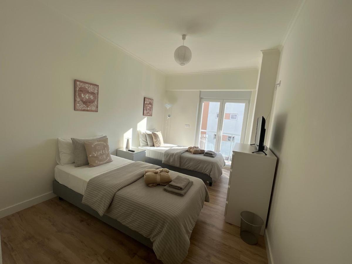 Modern Twin Room With A Balcony モンチジョ エクステリア 写真