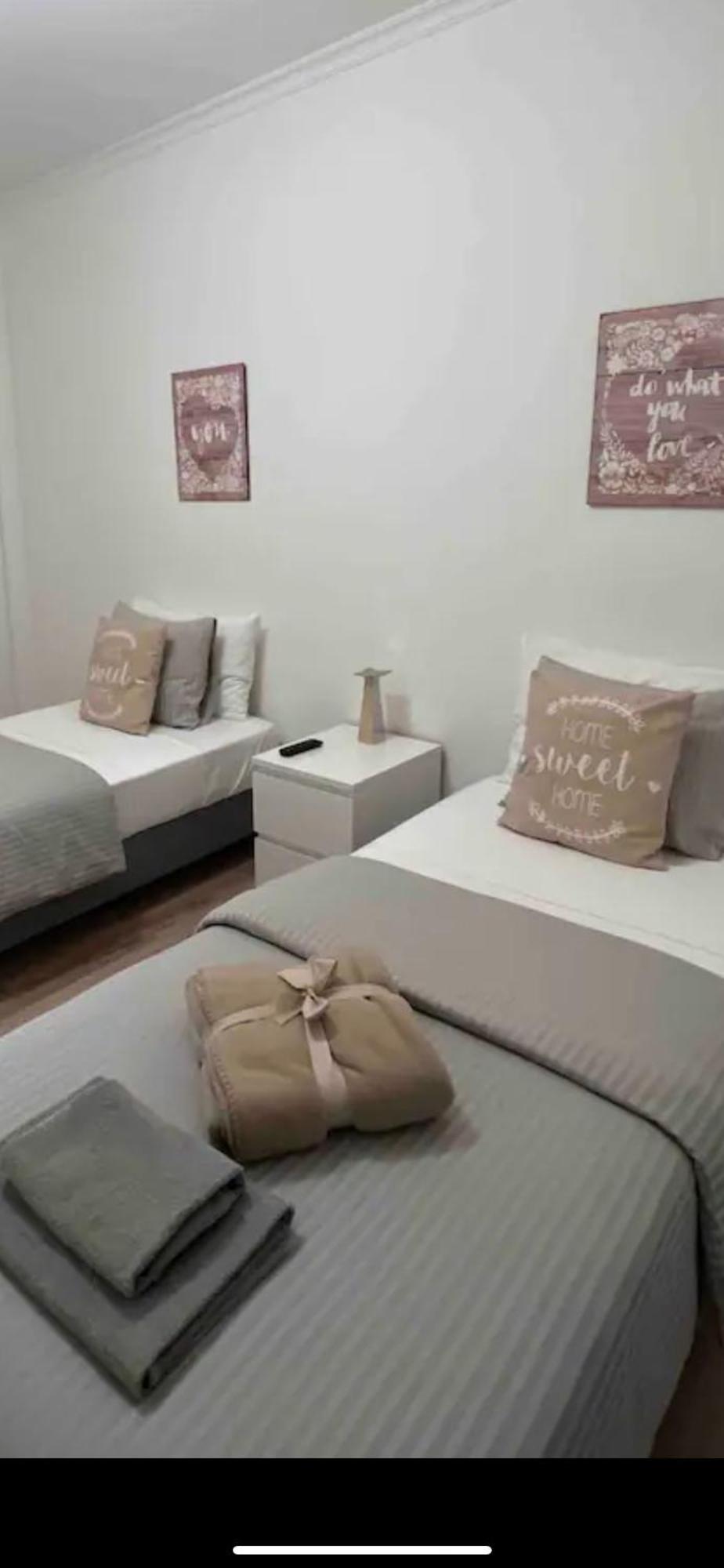 Modern Twin Room With A Balcony モンチジョ エクステリア 写真
