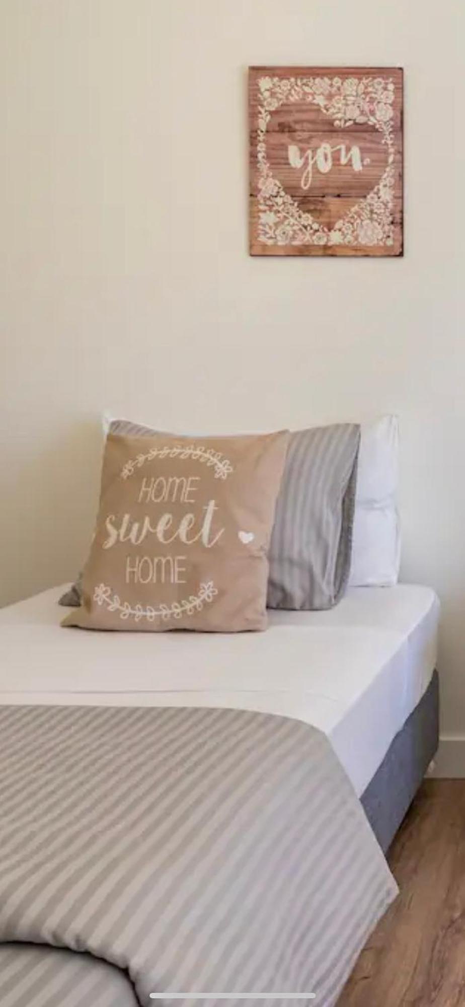 Modern Twin Room With A Balcony モンチジョ エクステリア 写真
