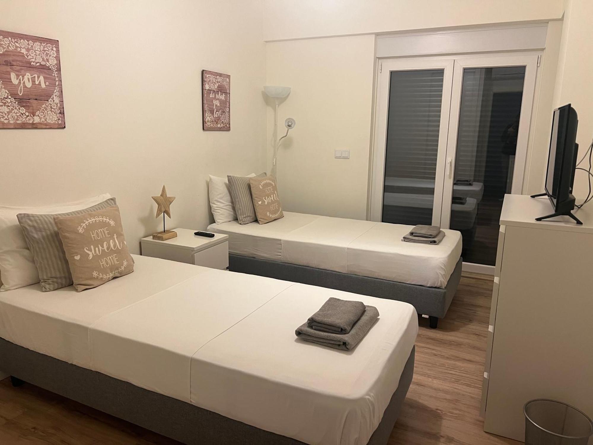 Modern Twin Room With A Balcony モンチジョ エクステリア 写真