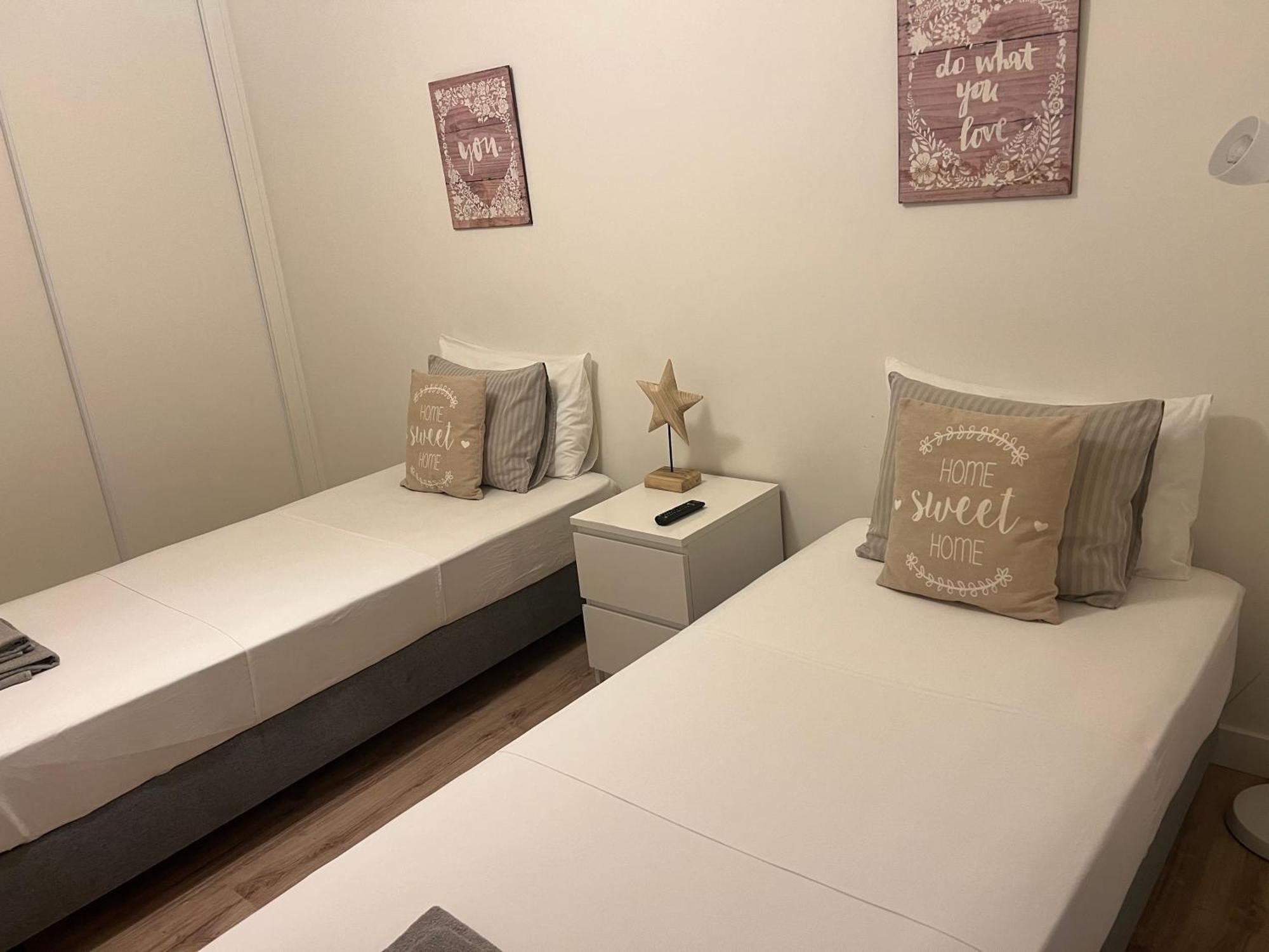 Modern Twin Room With A Balcony モンチジョ エクステリア 写真