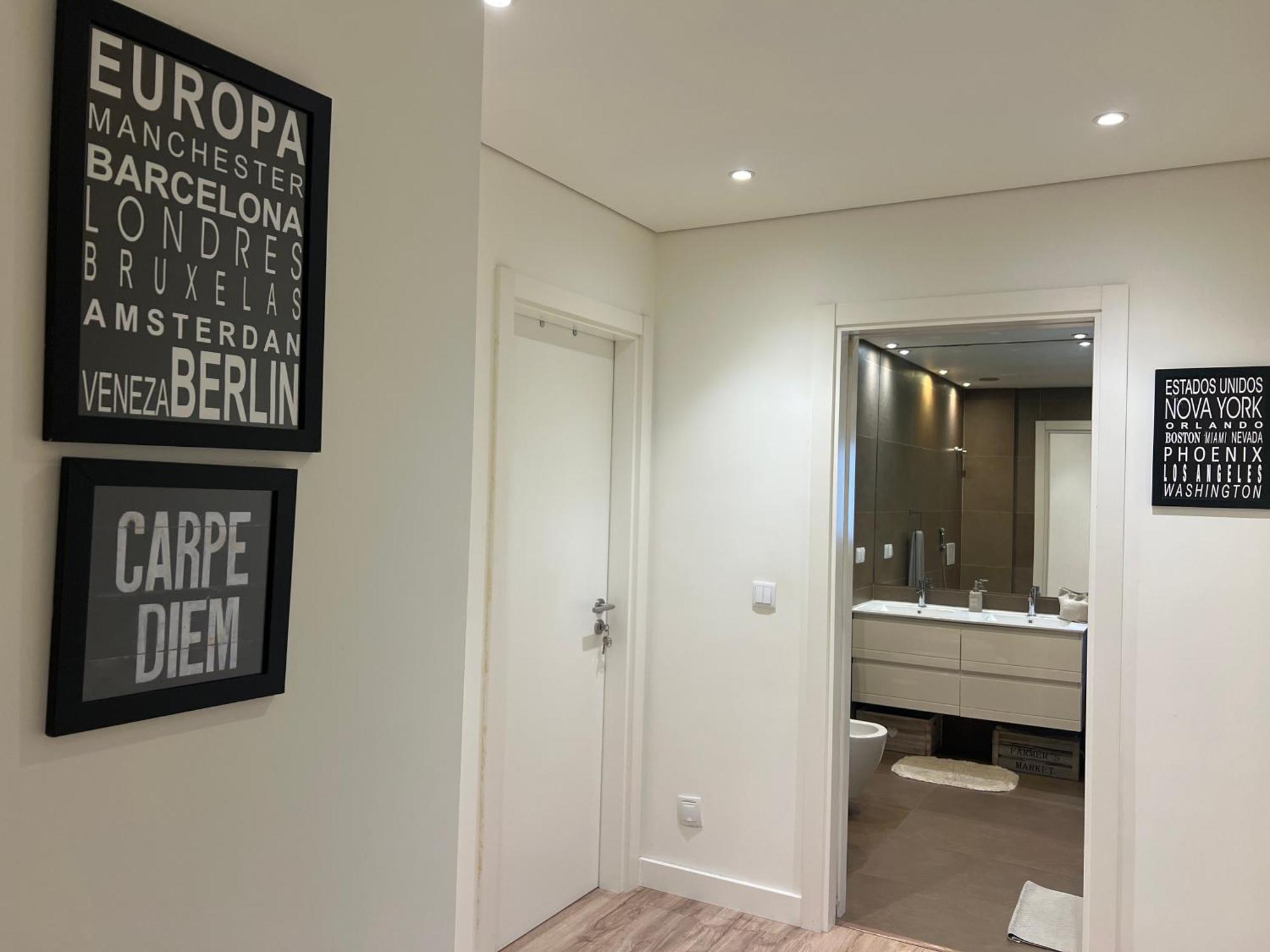 Modern Twin Room With A Balcony モンチジョ エクステリア 写真