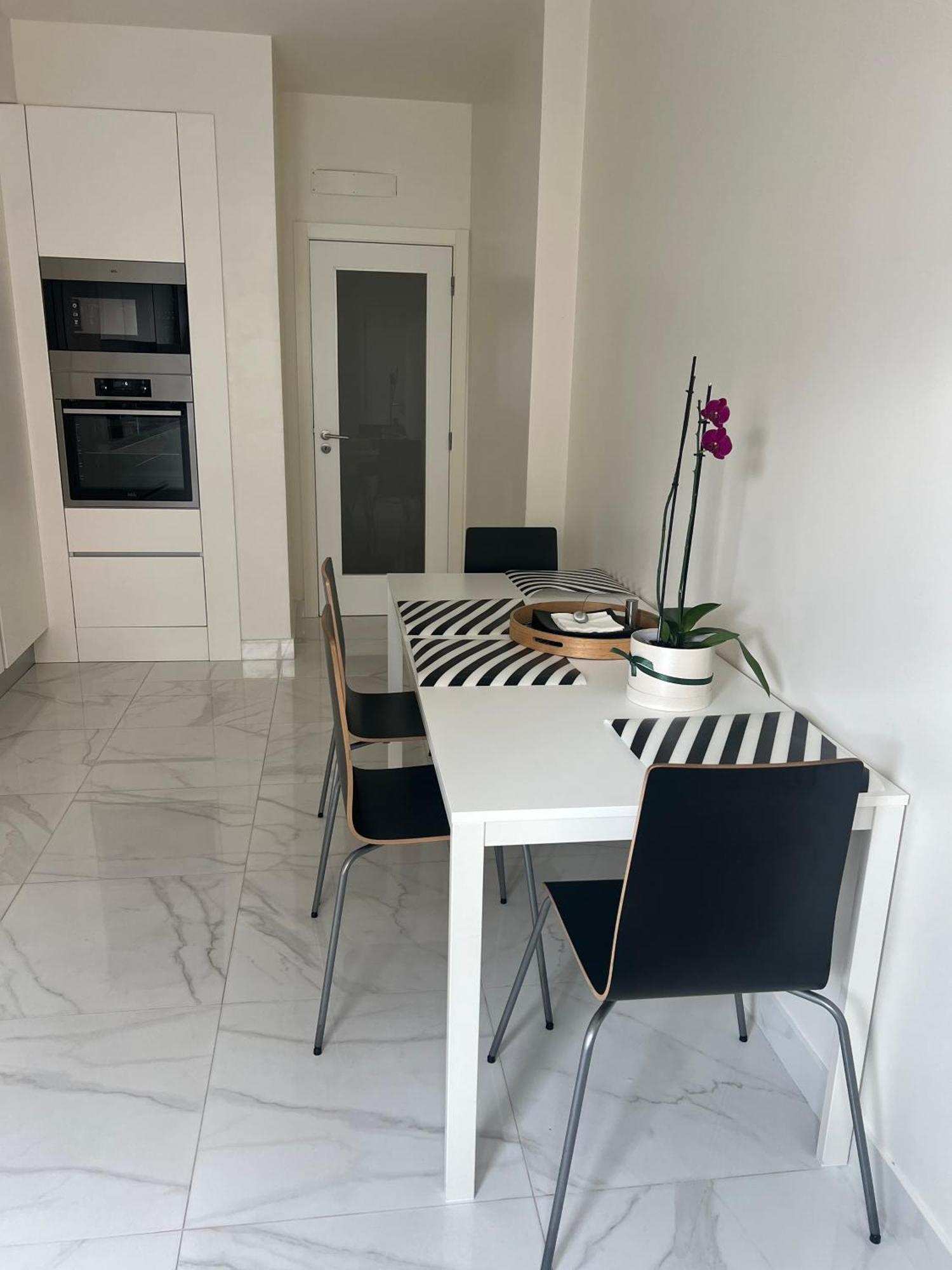 Modern Twin Room With A Balcony モンチジョ エクステリア 写真